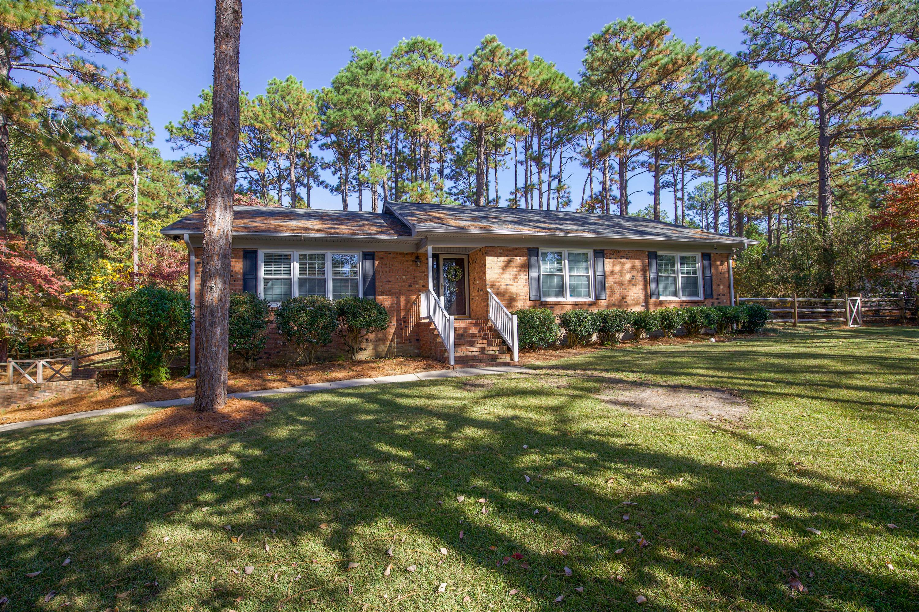 209 Selkirk Trail