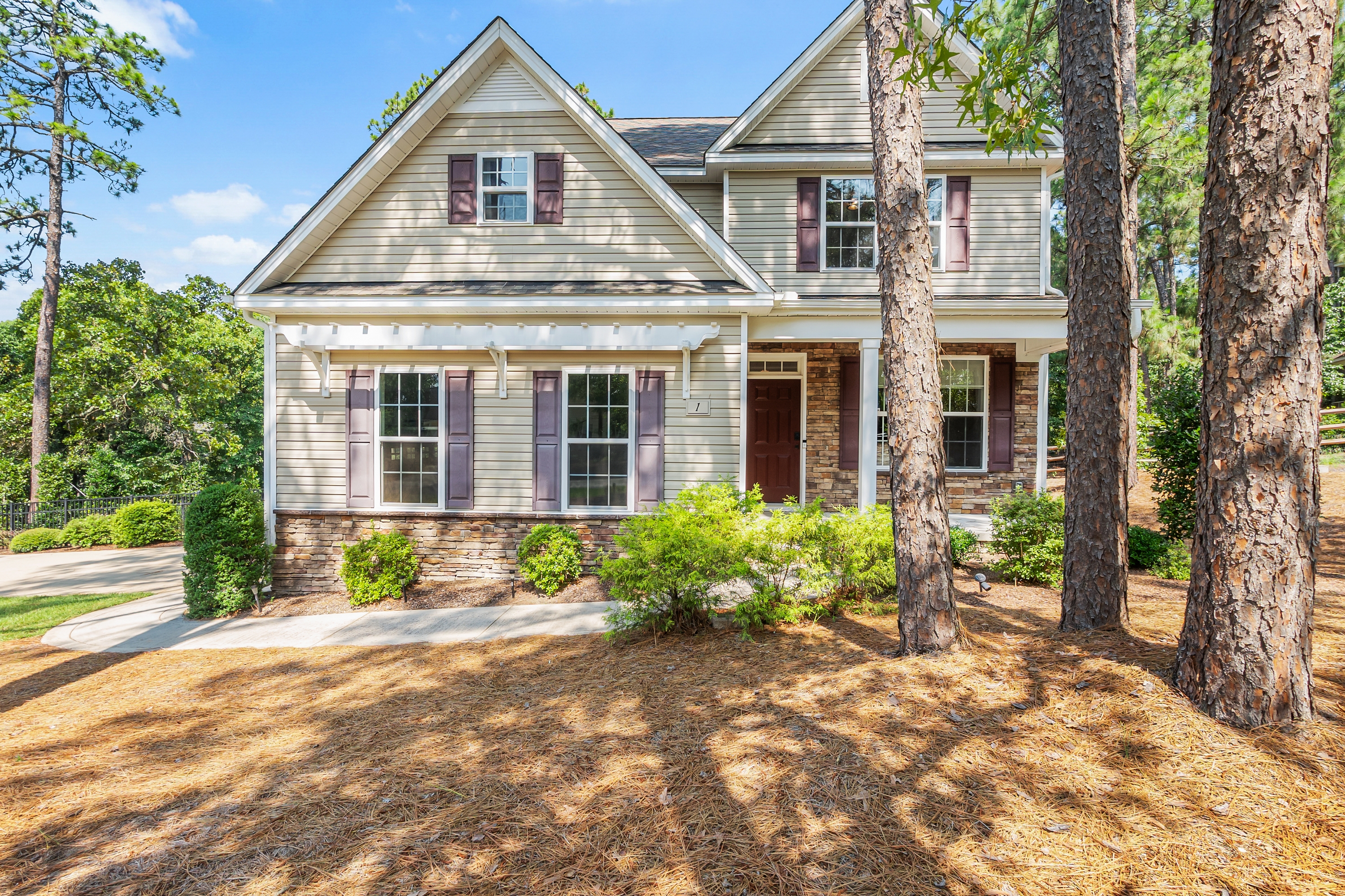 1 Catalpa Lane North